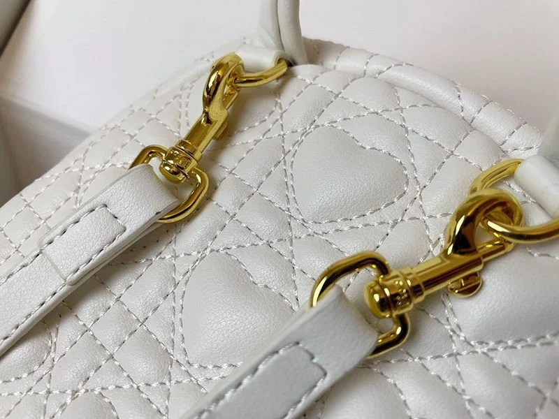 21年春夏 ディオールBACKPACK カナージュ ミニバッグ偽物 M9222UNGH_M030