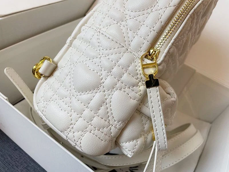 21年春夏 ディオールBACKPACK カナージュ ミニバッグ偽物 M9222UNGH_M030