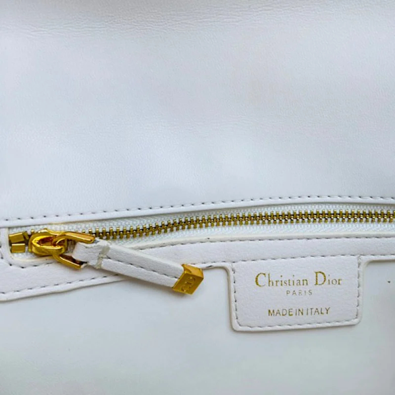【奇跡の再入荷!即発送】ディオール CARO ミディアムバッグコピー ショルダー M9242UWHC_M35U