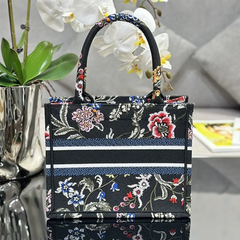 容量大!!ディオール ブックトート コピー Dior Petites Fleurs刺繍 deb77065