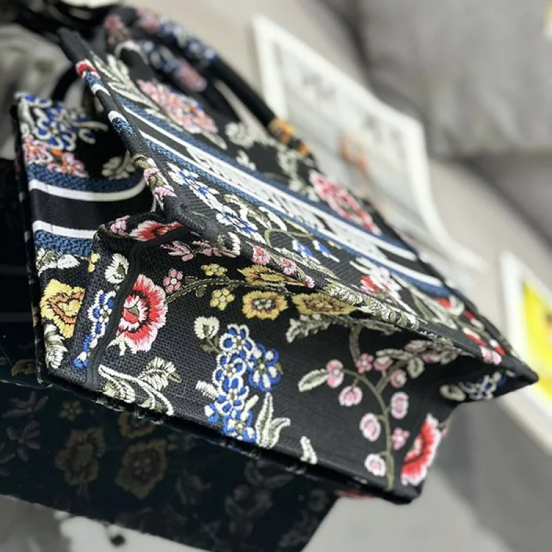容量大!!ディオール ブックトート コピー Dior Petites Fleurs刺繍 deb77065