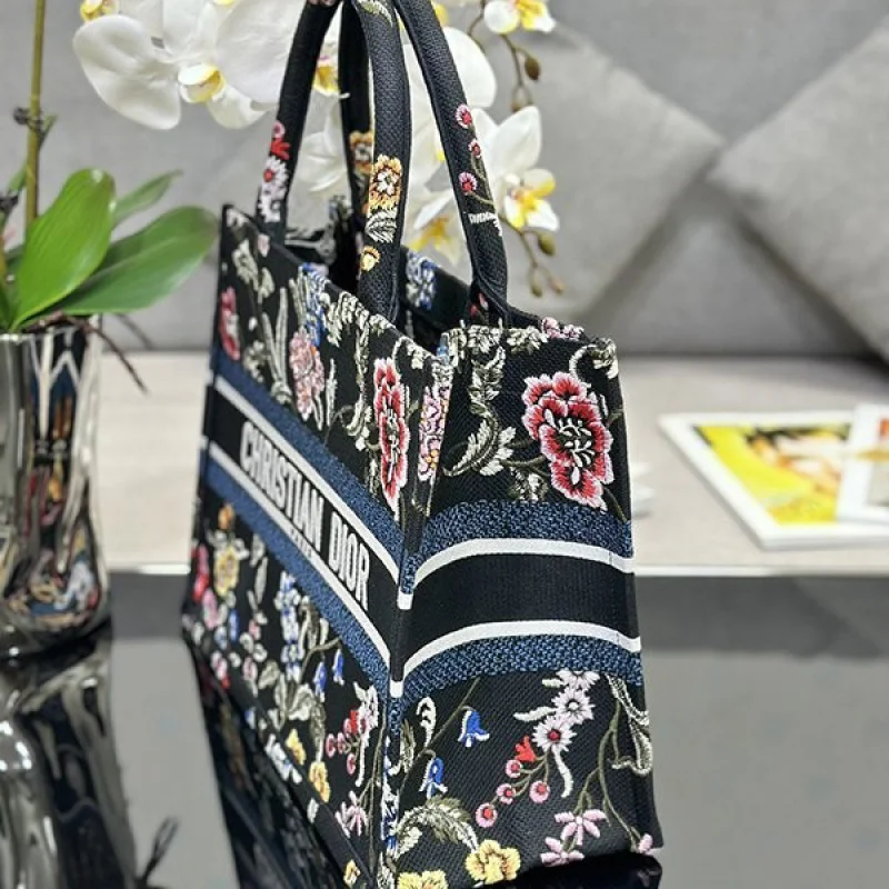 容量大!!ディオール ブックトート コピー Dior Petites Fleurs刺繍 deb77065