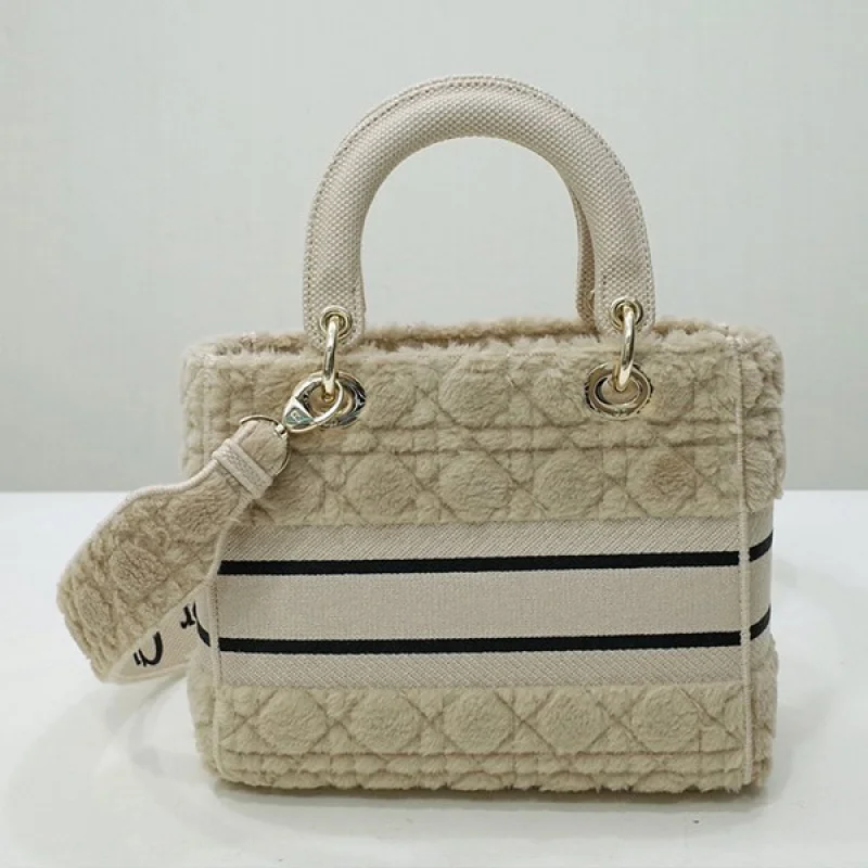 完売必至レディ ディオール コピー D-Lite ミディアムバッグ もこもこ deb82824