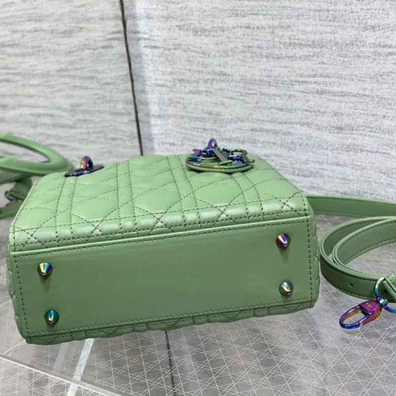 《大人気》レディ ディオール コピー LADYD-LITE ゴールドロゴミディアム dew52997