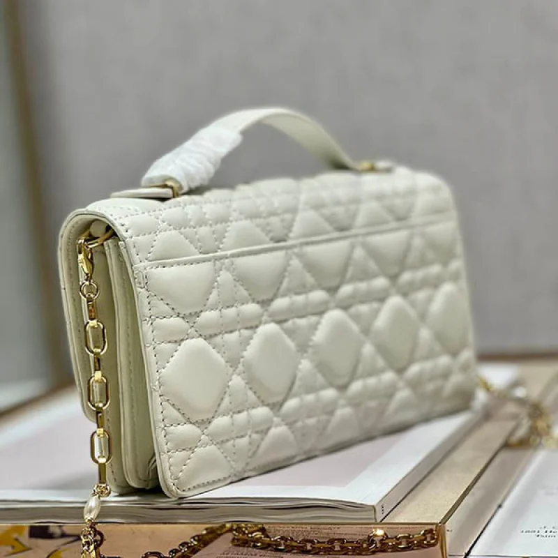 絶対欲しい!ミス ディオール ミニバッグ 偽物 dee35486