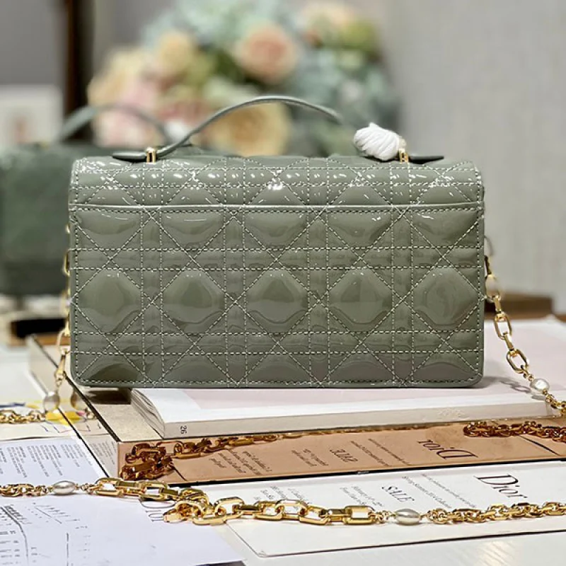 ディオール カナージュ コピー パテントカーフスキン チェーン ショルダーバッグ dej53414