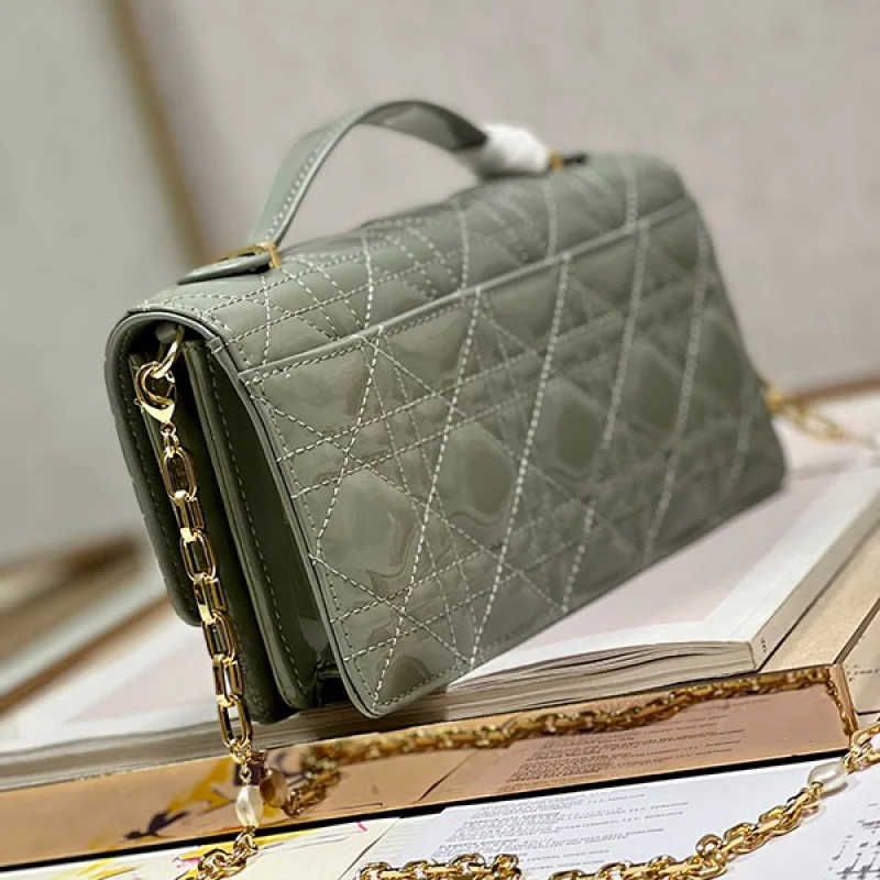 ディオール カナージュ コピー パテントカーフスキン チェーン ショルダーバッグ dej53414