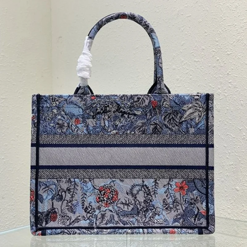 ☆超人気☆ディオール ブックトート 偽物 Jardin Magique刺繍 dek26998