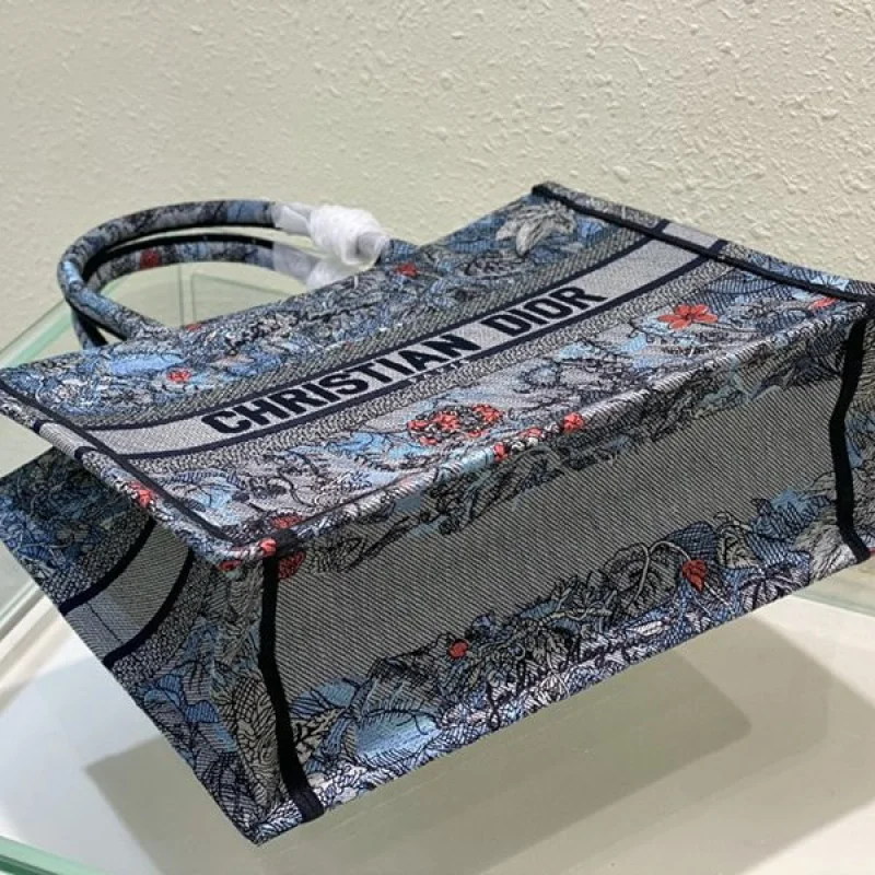 ☆超人気☆ディオール ブックトート 偽物 Jardin Magique刺繍 dek26998