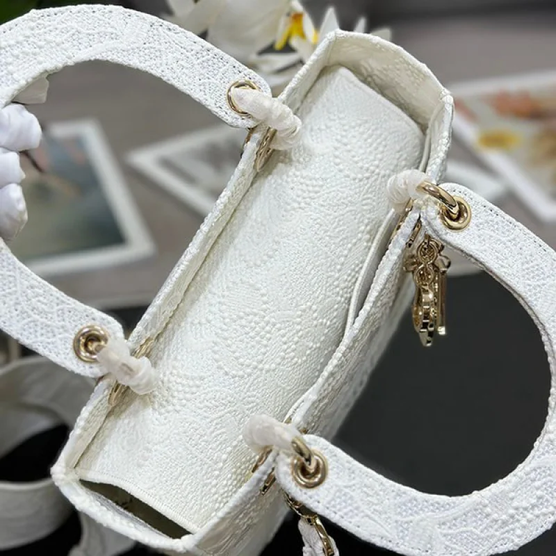 【こだわりある刺繍!】レディディオール コピー ミディアム バッグ del10329