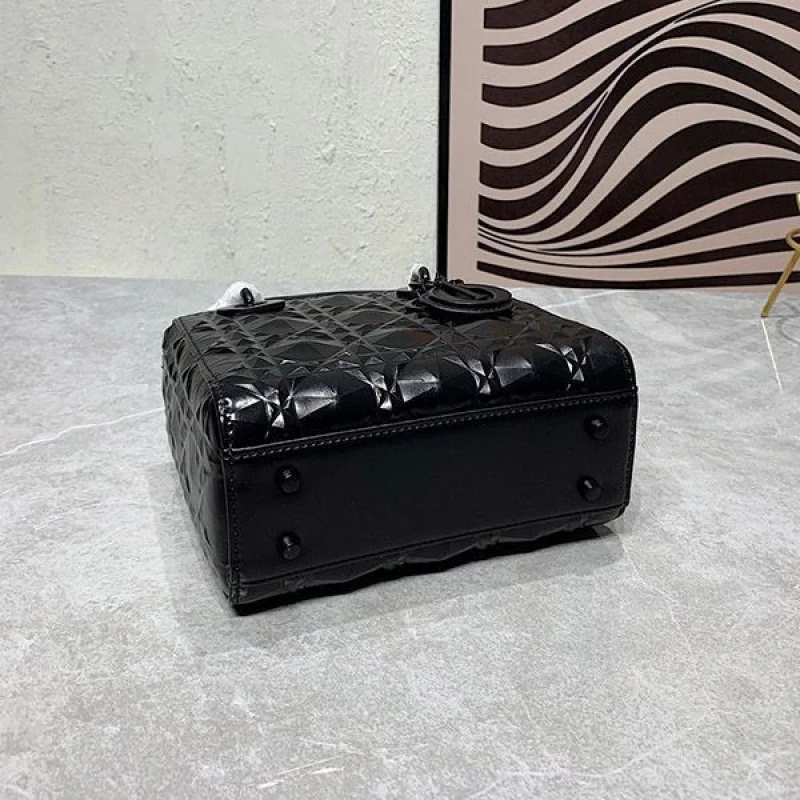 最安値挑戦レディディオール コピー ミニバッグ カナージュ カーフスキン dem02568