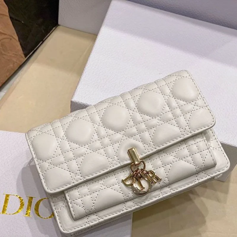 大人気! LADY ディオール チェーンポーチ 偽物 カナージュ ラムスキン der56576