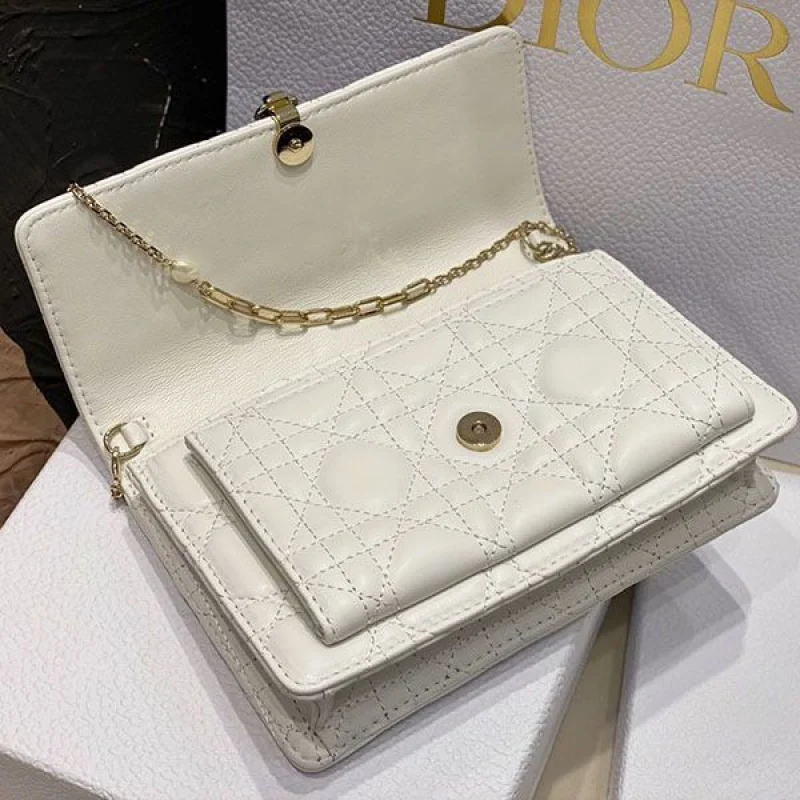 大人気! LADY ディオール チェーンポーチ 偽物 カナージュ ラムスキン der56576
