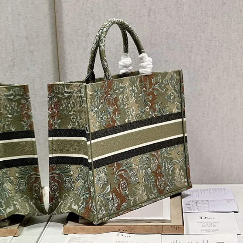 新作限定♪ディオール ブックトート コピー D-Stripes刺繍 der72369
