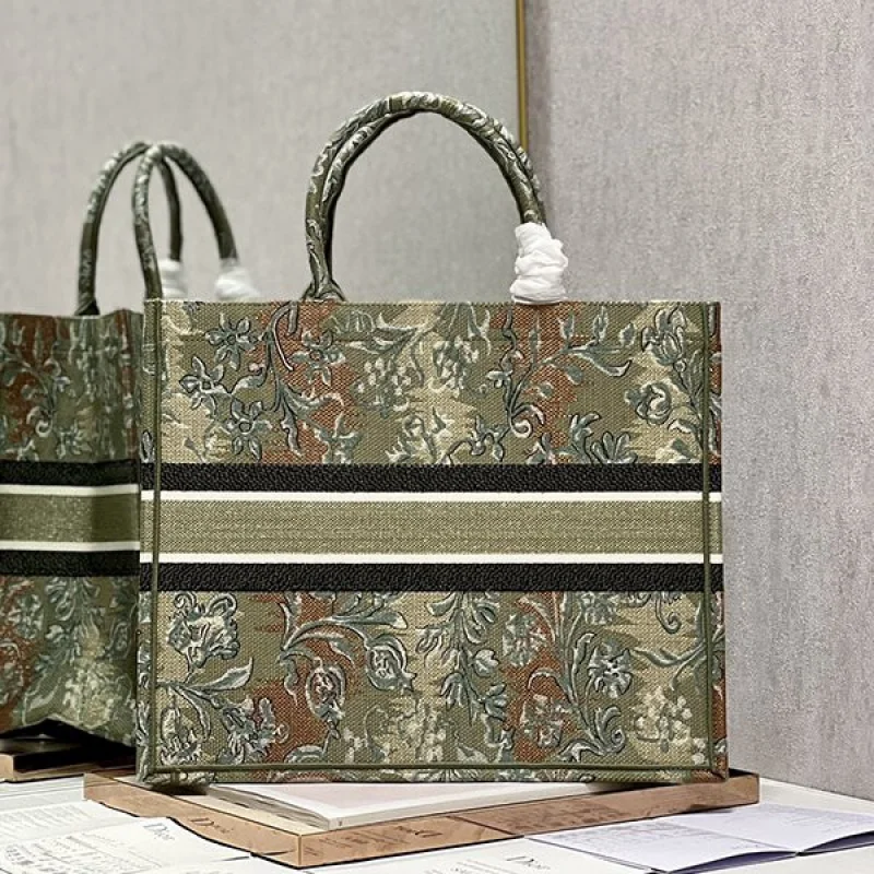 新作限定♪ディオール ブックトート コピー D-Stripes刺繍 der72369