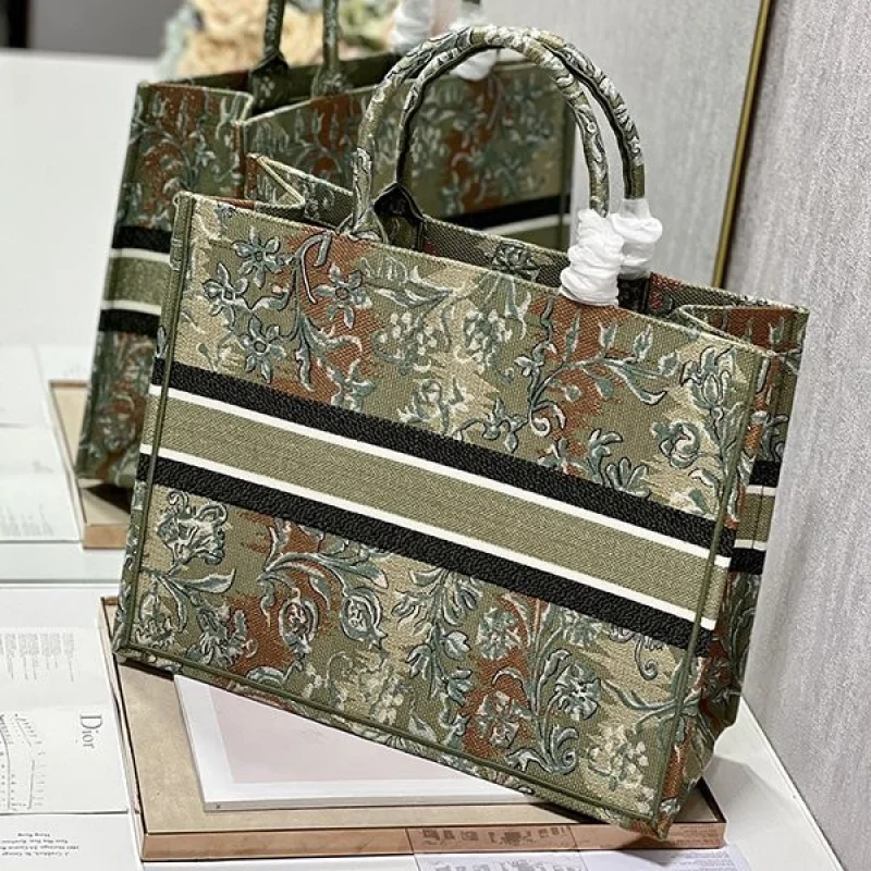 新作限定♪ディオール ブックトート コピー D-Stripes刺繍 der72369