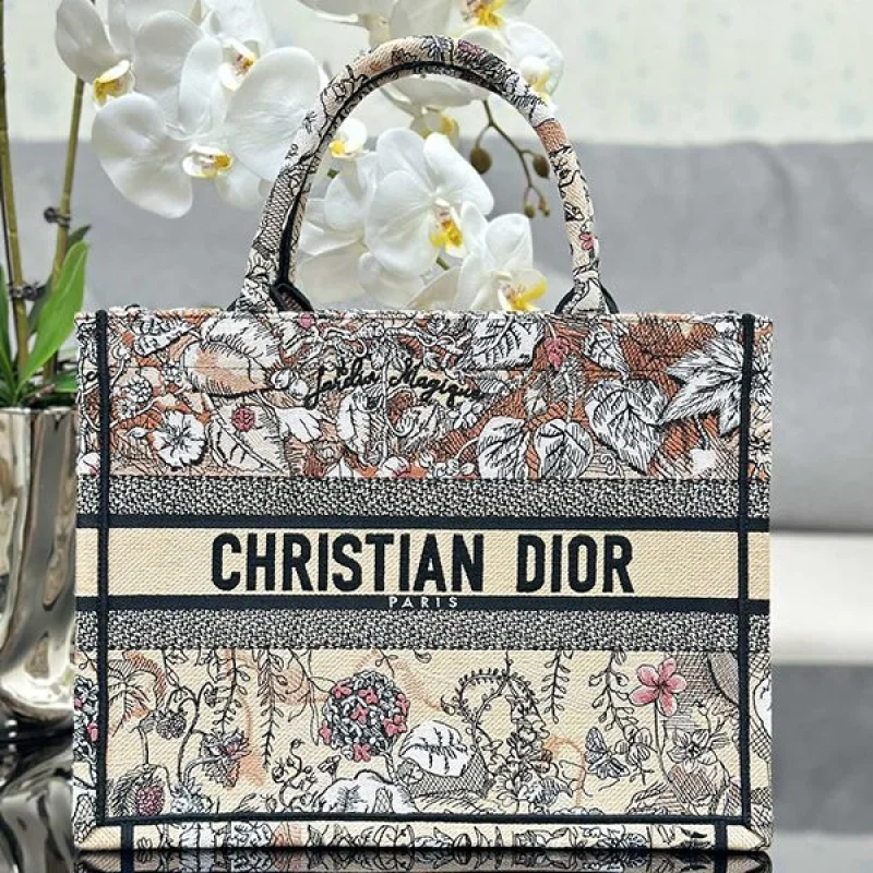 人気急上昇ディオール ブックトート 激安偽物 Dior Jardin Magique刺繍 det39033