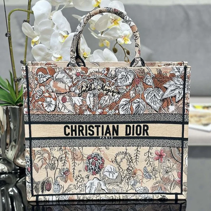 人気急上昇ディオール ブックトート 激安偽物 Dior Jardin Magique刺繍 det39033