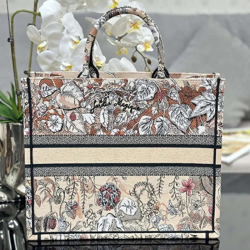 人気急上昇ディオール ブックトート 激安偽物 Dior Jardin Magique刺繍 det39033