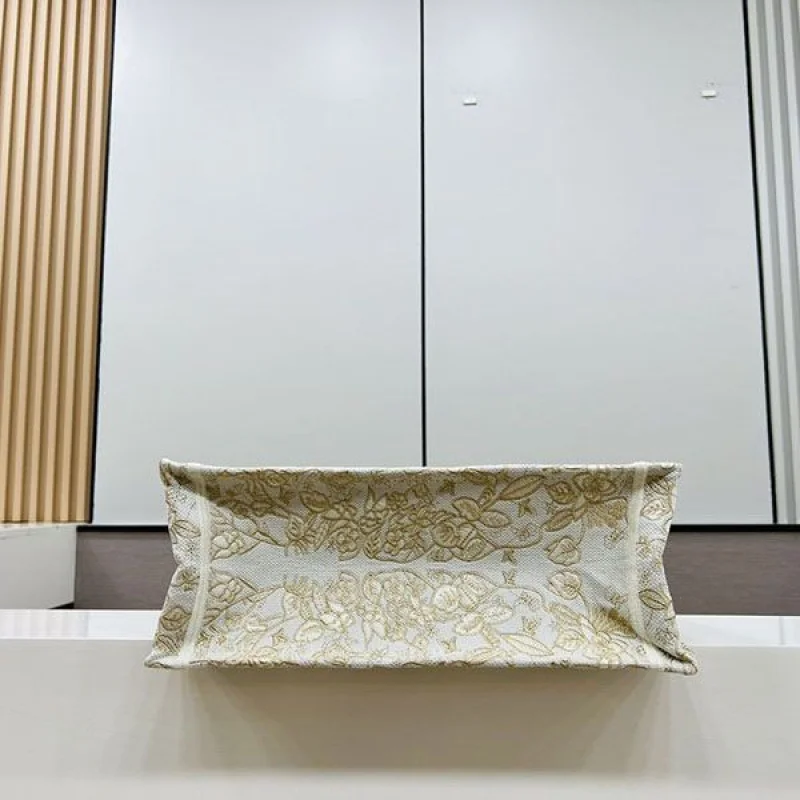 ディオール Large 刺繍入り トートバッグ コピー ブックトート deu27040
