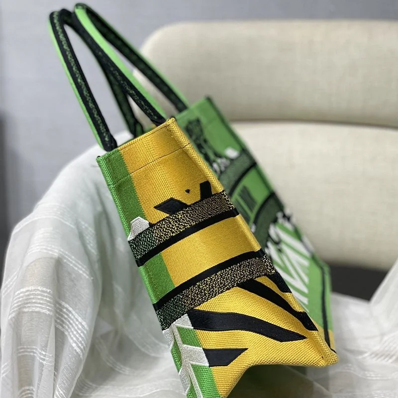 22新作 ディオール ラフォース刺繍 ブックトートバッグ コピー ラージ deu56733