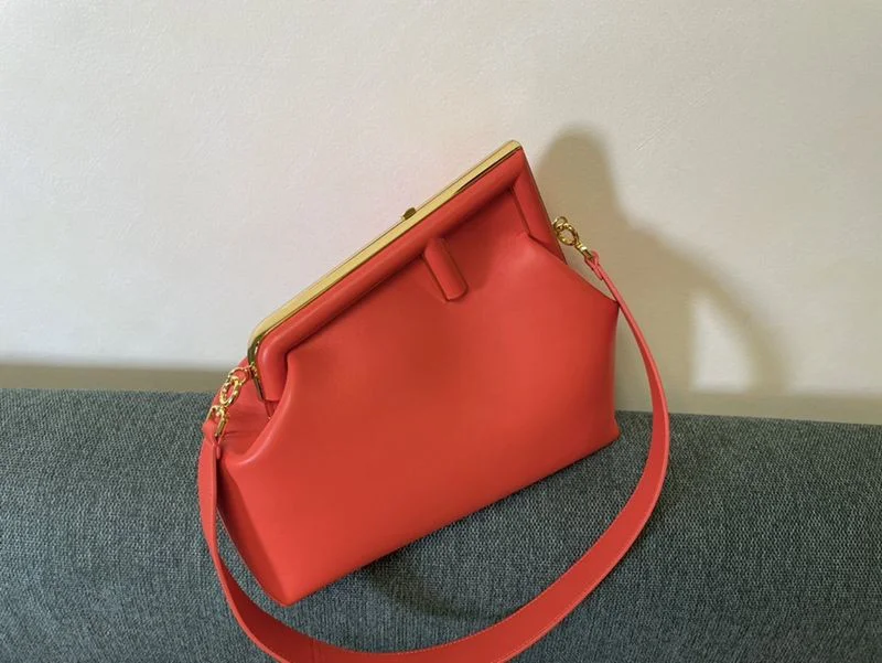 送料込フェンディ ファースト 偽物 レッドレザー バッグ 8BP129ABVEF0C3Q