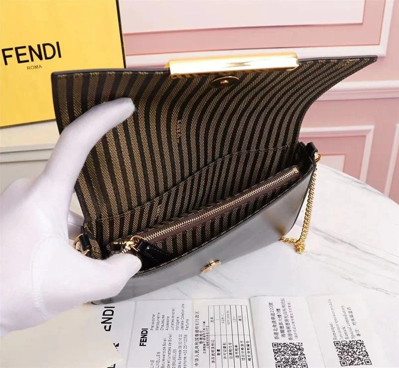 21-22AWフェンディ コピー 財布内蔵ミニバッグ ポーチ付き ブラックレザー ミニバッグ 8BS032AHM0F0KUR
