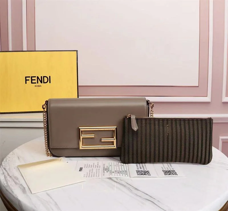 世界中で大人気♪フェンディ 偽物 財布内蔵ミニバッグ ポーチ付き グレーレザー ミニバッグ 8BS032AHM0F1F1M