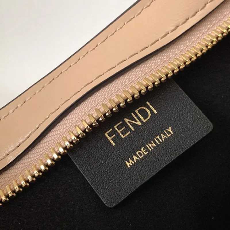 フェンディ オーロックコピー スウィング レザー ポーチ fea68286