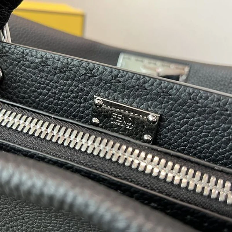 素敵な フェンディ ピーカブー アイシーユー コピー ミディアム feb41501
