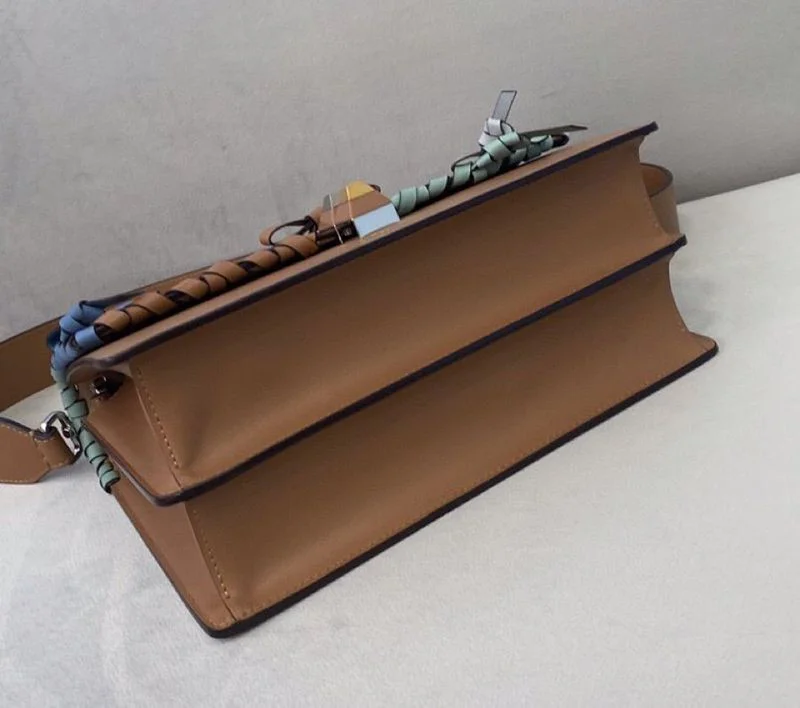 超話題!フェンディ KANI コピー ショルダーバッグ ミニバッグ fec14087