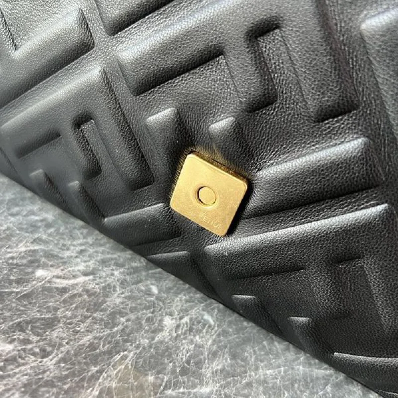 フェンディ ブラックレザー バゲット 偽物 ラージ ショルダーバッグ fec43484