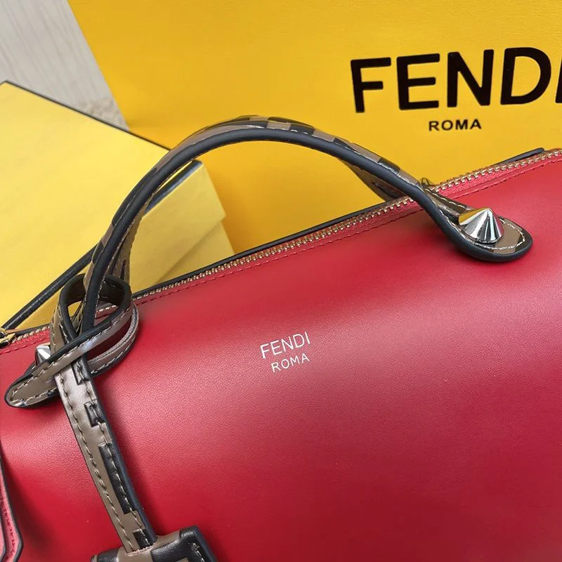 可愛いフェンディ バイ ザ ウェイ コピー ミディアム レザー ボストンバッグ fef32918