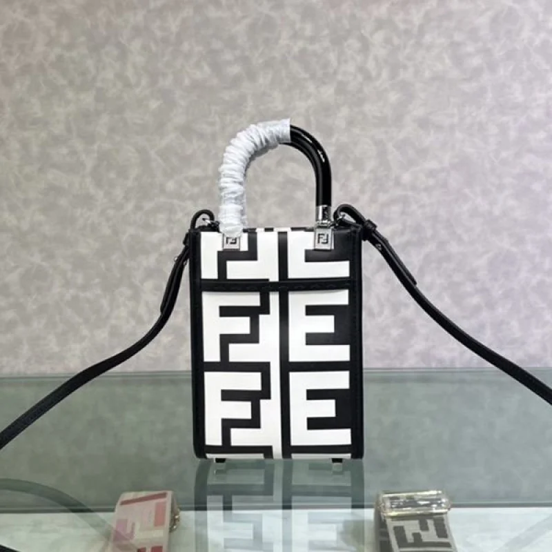 超話題!フェンディ カプセル 偽物 コレクション ツートン レザー ミニバッグ fec76682