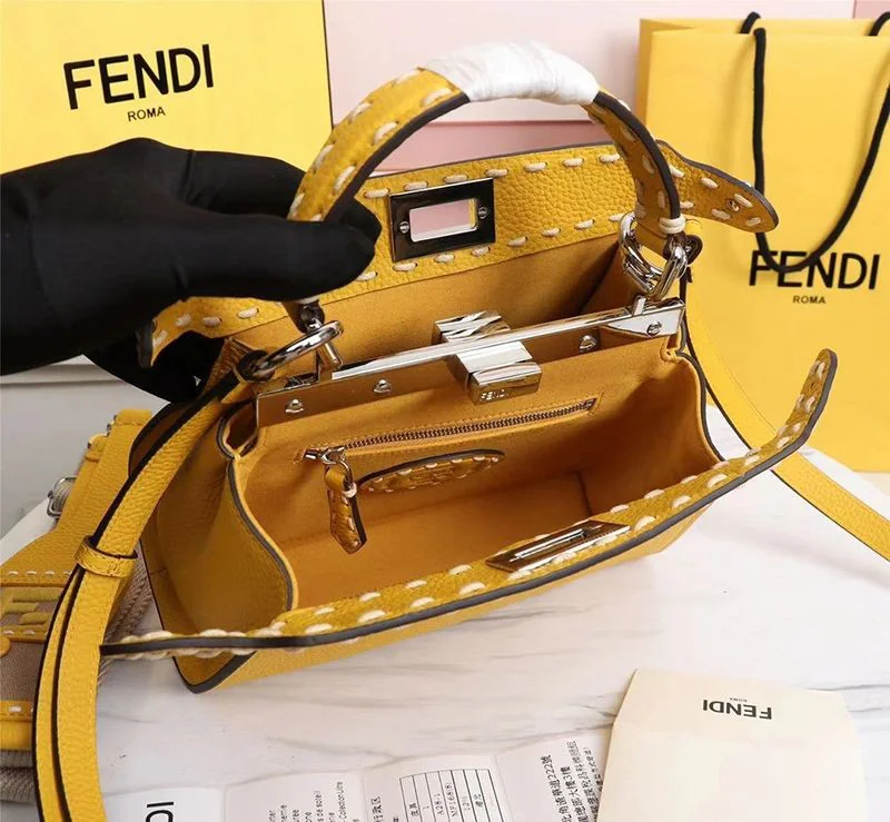 秋冬新作フェンディ ピーカブー コピー ミニ フルグレインレザー バッグ fed53816