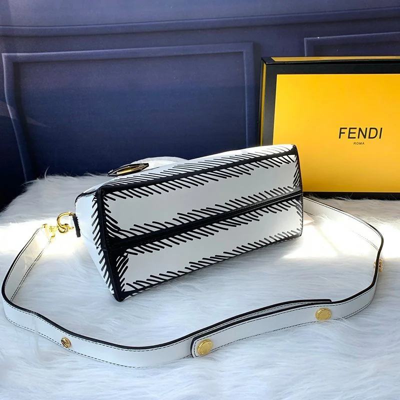 争奪戦フェンディ バイ ザ ウェイ 偽物 ミディアム レザー ボストンバッグ fed64839
