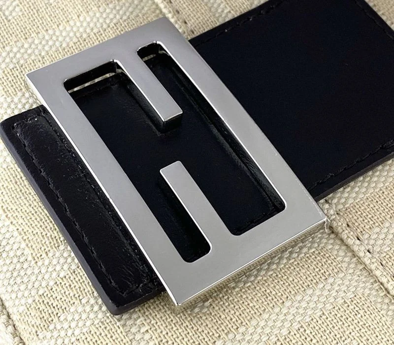 日本未入荷フェンディ コピー アンダーアームバッグ fee67941