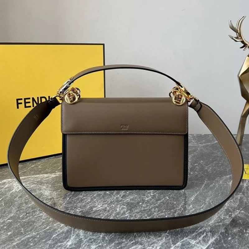 入手困難品!フェンディ FFロゴ コピー バッグ ショルダーバッグ fee69010