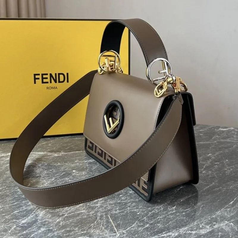 入手困難品!フェンディ FFロゴ コピー バッグ ショルダーバッグ fee69010