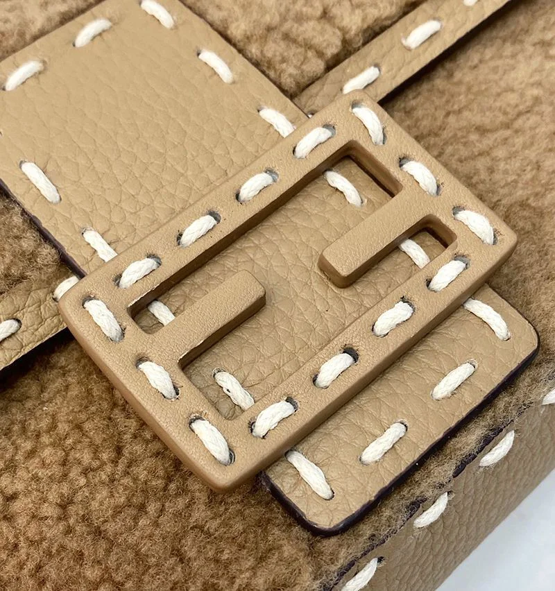 大人気!フェンディ バゲット コピー シープスキンバッグ fee80232