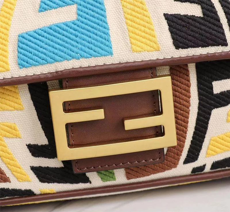 人気急上昇フェンディ コピー バゲット マルチカラーFFキャンバス バッグ fee82076