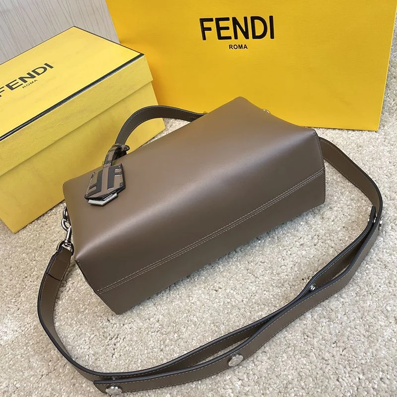 可愛いフェンディ バイ ザ ウェイ コピー ミディアム レザー ボストンバッグ fef32918