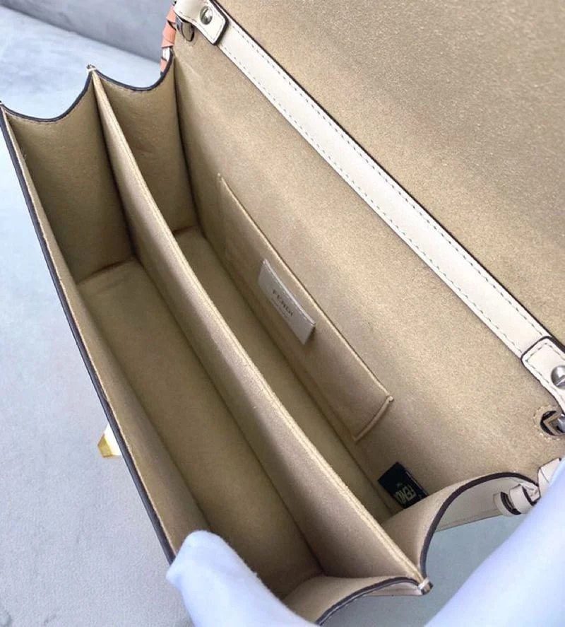 21-22AWフェンディ KANI 偽物 ショルダーバッグ ミニバッグ fef68436