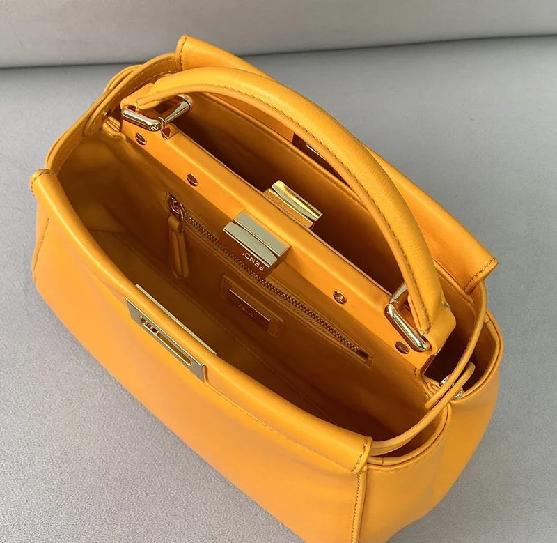 定番フェンディ ピーカブー 偽物 ミニ レザー バッグ fel90155