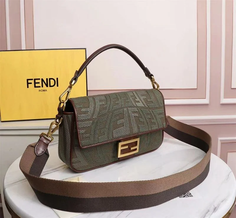 春もの新作フェンディ バゲット 偽物 フィッシュアイ FFキャンバス バッグ feg17784