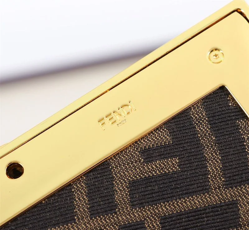 人気No1フェンディ ファースト コピー レザー バッグ エキゾチックディテール feg43992