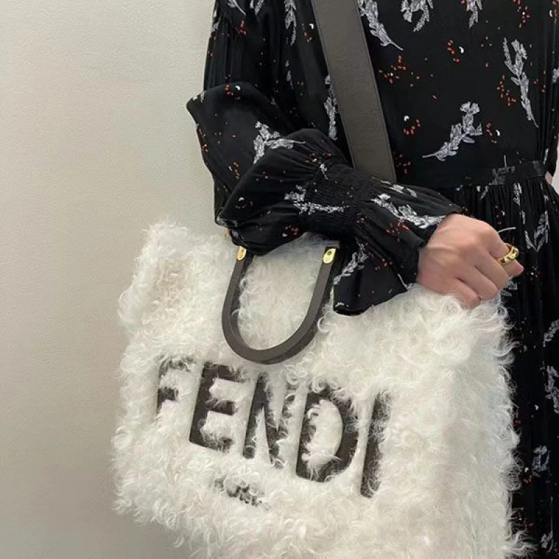 フェンディ サンシャイン ラージ モヘアウール 偽物 feg50269