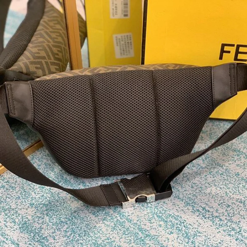 フェンディ マルチカラーレザー ベルトバッグ コピー feg51755