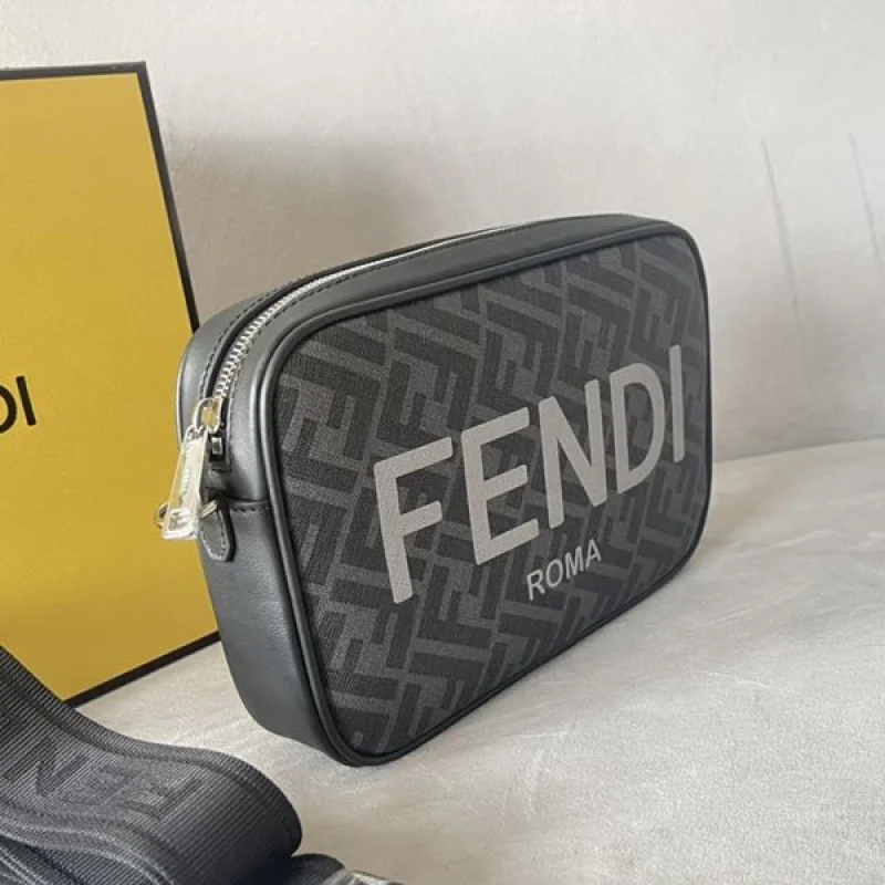 人気急上昇 フェンディ ROMA FFファブリック カメラケース 偽物 feg56072