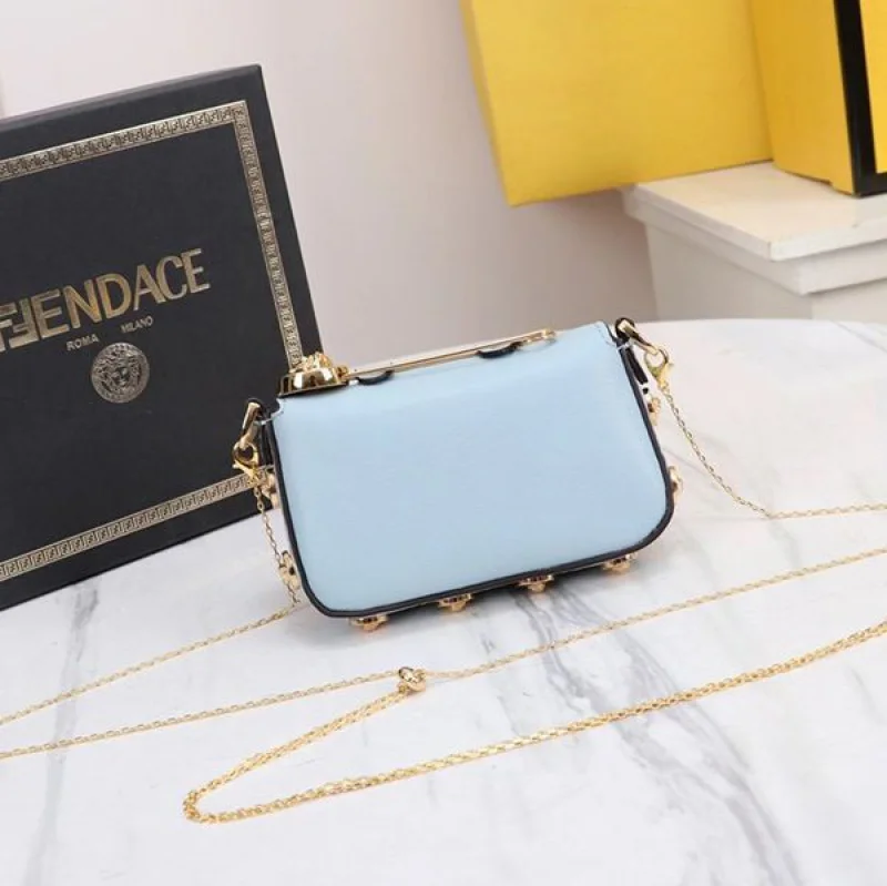 入手困難 【FENDACE】ナノ バゲット マイクロ バッグ コピー feg56078